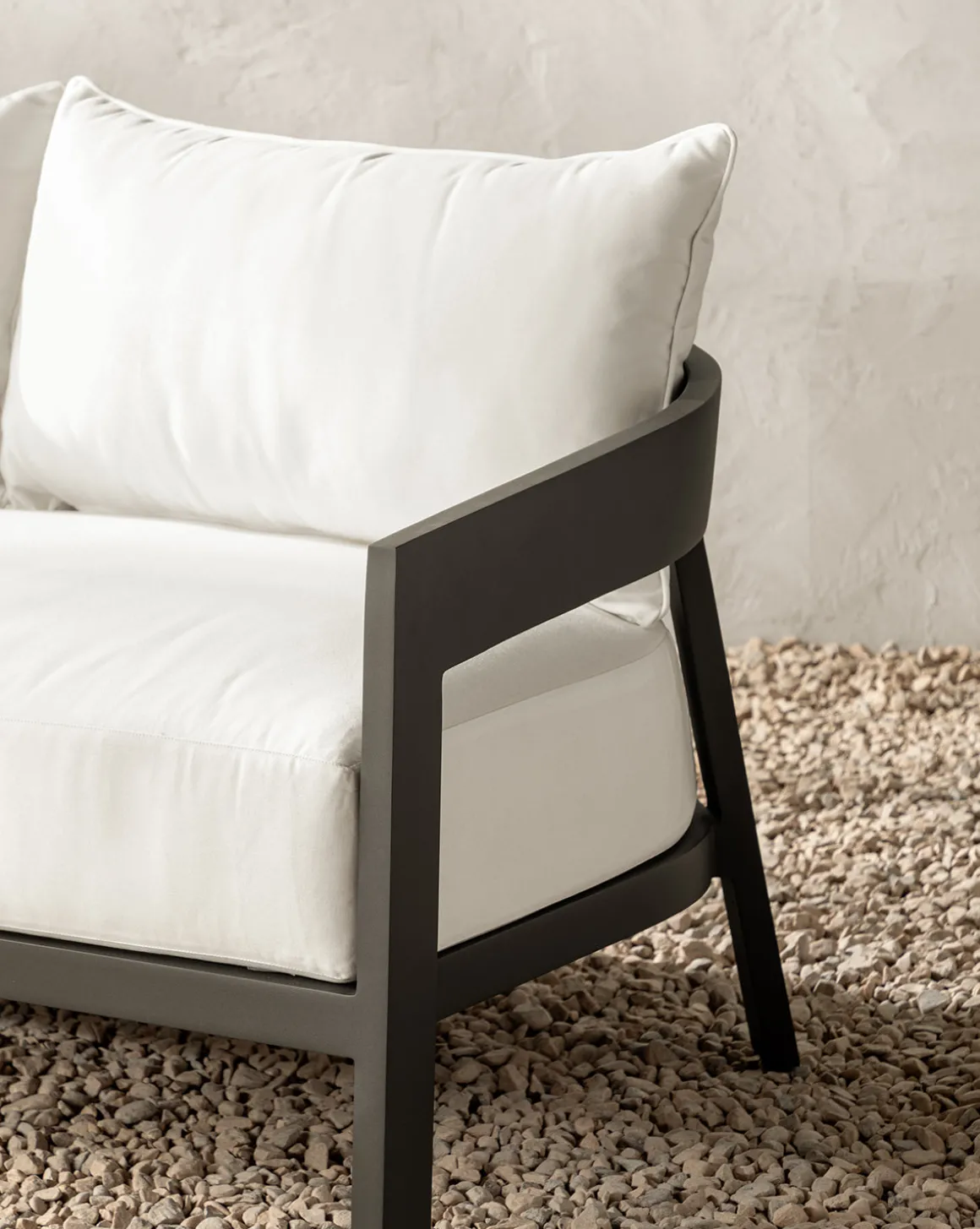 Vento Aluminum Sofa 68"